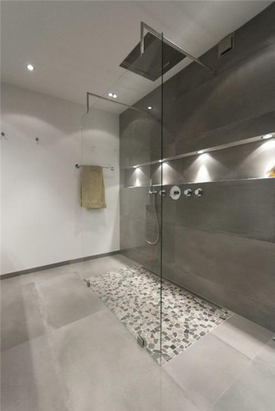 1-İtalyan-duş-kastorama-banyo-in-mozaik-ve-gri-fayans-gri duvarlar