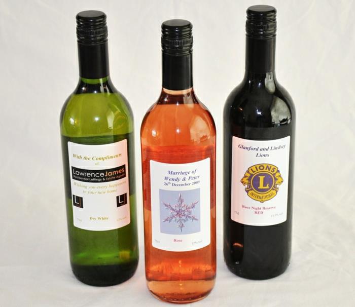1 kişiselleştirilmiş etiketli-beyaz-gül-kırmızı-şarap-orijinal-bir-şişe-şarap-fikri