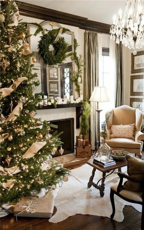 1-Kalėdų-pasakų žiburiai-papuošti-Kalėdų eglutę-savo namuose-židinio interjerą