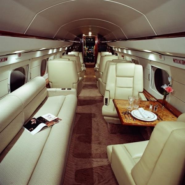 1-zasebno-jet-notranjost-luksuzno-letalo-jet-fly