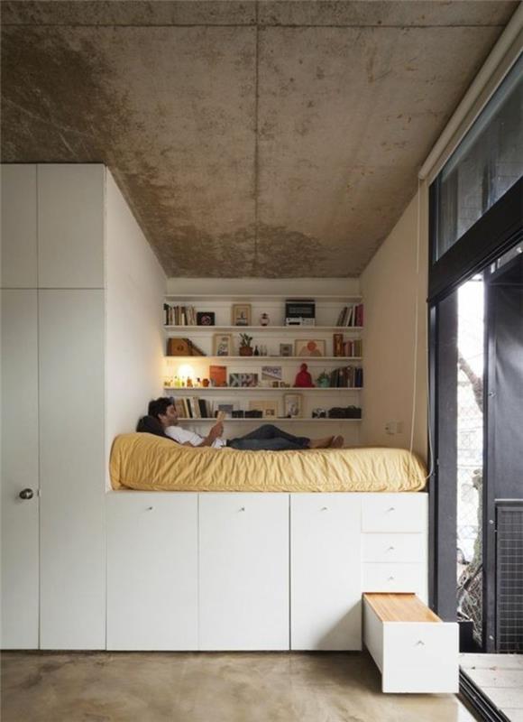 1-precej-poceni-postelja za odrasle-s predali-ikea-postelja-s-predalom-za shranjevanje-strop-in-betonska tla