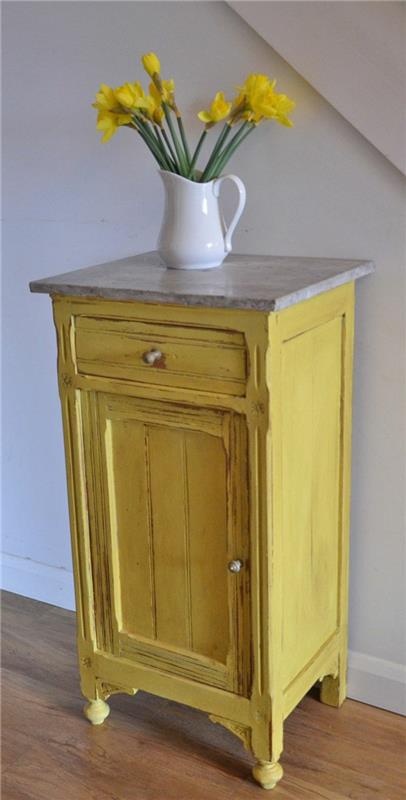 1-lepo-leseno-pohištvo-v-rumeni barvi-prenova-leseno-pohištvo-in-postavi-v-hodnik