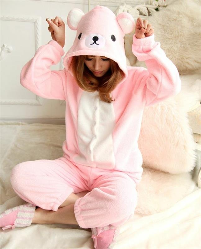1-lepa-pižama-ženska-etam-pižama-pilou-pilou-obarvana-roza-kako-izbrati-najboljšo-pižamo-ženska