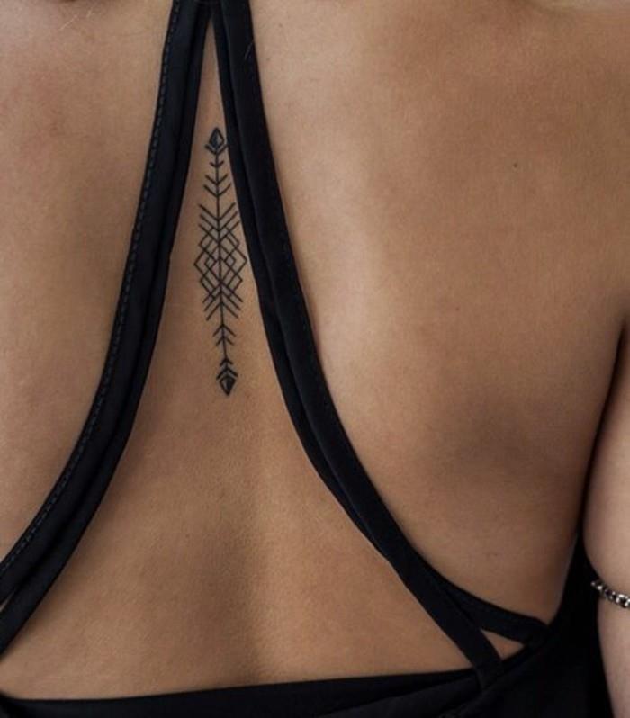 1-gana-diskretiška-tatuiruotė-moteris-tatuiruotė-ant-nugaros-moteris-originali idėja