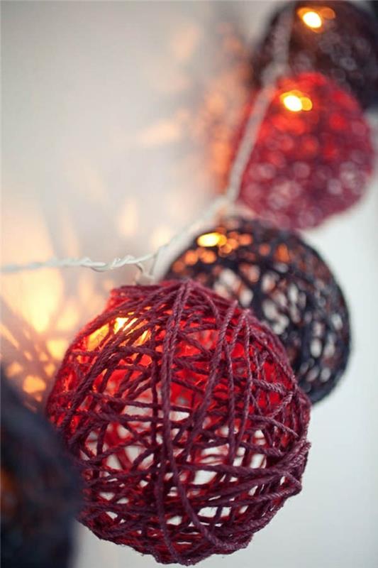 1-gražus-kalėdinis-dekoravimas-su-kalėdine girlianda-ikea-baubles-spalvos-raudona-
