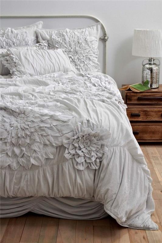 1-lepa-posteljna-garnitura-160x200-romantična-posteljna-v-sivi-postelji iz kovanega železa