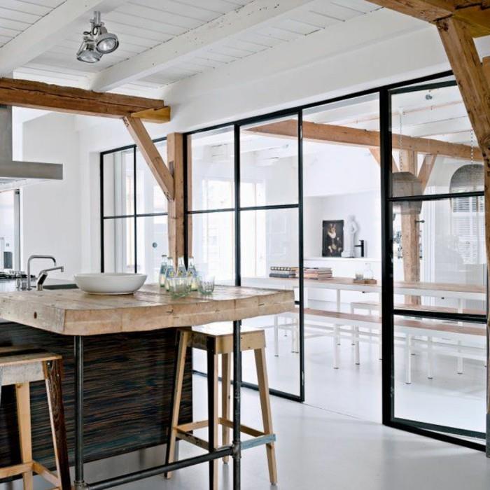 Modern mutfakta cam ve demir sürgülü dolap kapısı için güzel bir model