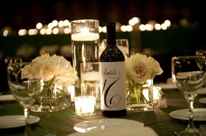 1-geriausias-suasmenintas vestuvių vyno butelio etiketė ant vestuvių stalo
