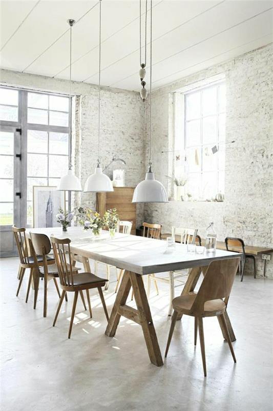 1-najlepši-beli-marmorni-miza-lestenec-beli-kamen-stena-belo-cvetje-leseni stoli