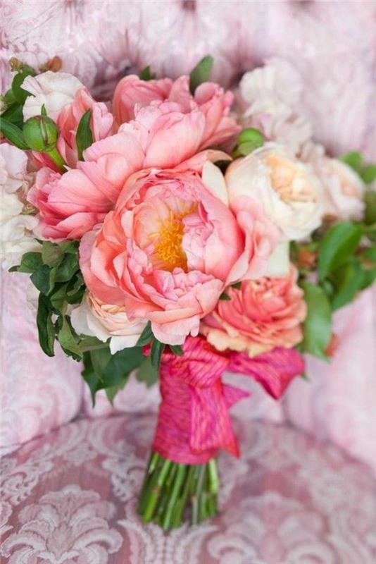 1-najlepši-poročni-šopek-potonika-z-večbarvnimi-rožicami-pretty-bouquet-de-fleurs-mariee