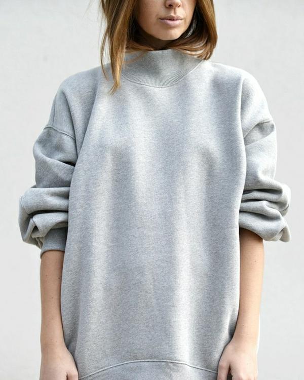 1-elegantiškas-pilkas-megztinis-moteris-mados-rudų plaukų tendencija
