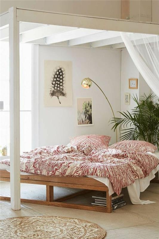 1 suaugusiųjų dizaino-lova-žaliavinio medžio kilime-rons-lanko-lempa-baltos sienos miegamajame
