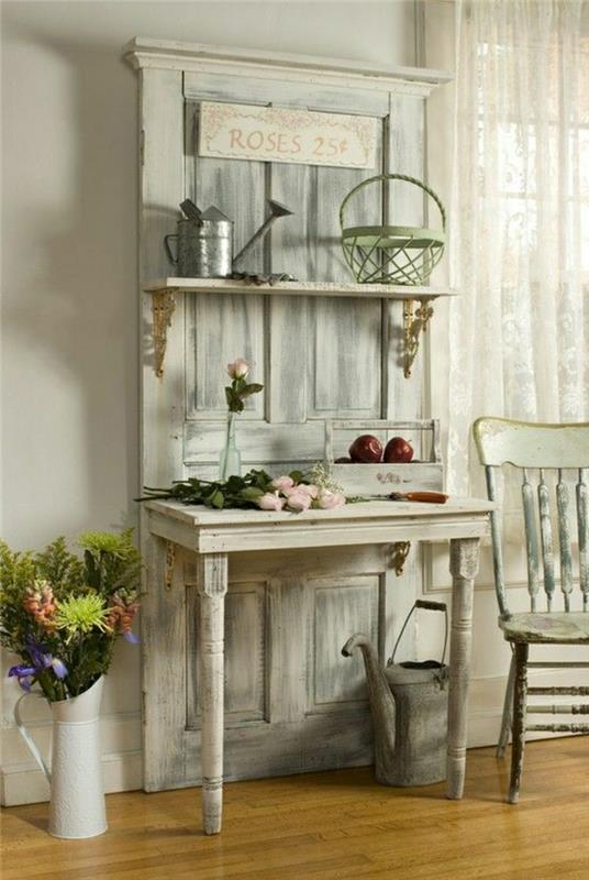 1-kredenca-lesena-kredenca-bela-v rustikalnem slogu-rože-belo-leseni stol