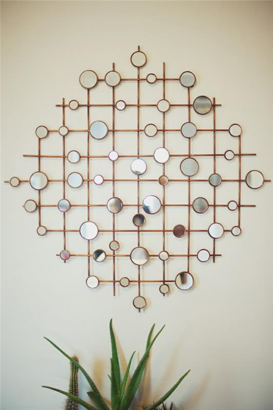 1-veidrodžiai-ikea-dekoracija-su-dekoratyviniu-veidrodžiu-smėlio-sienos-patalpų-žalia-augalas