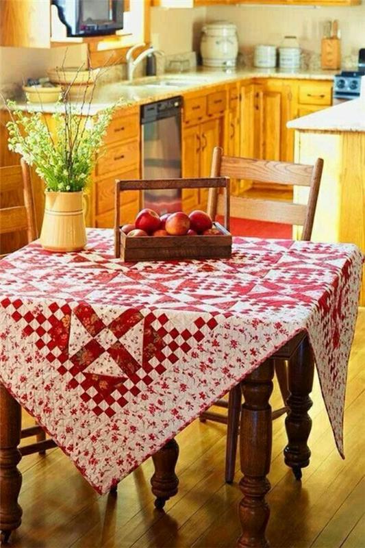 1-raudona-balta-staltiesė-svetainė-stiliaus-rstique-stalo gėlės