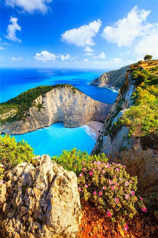 1-navagio-plaža-lep razgled