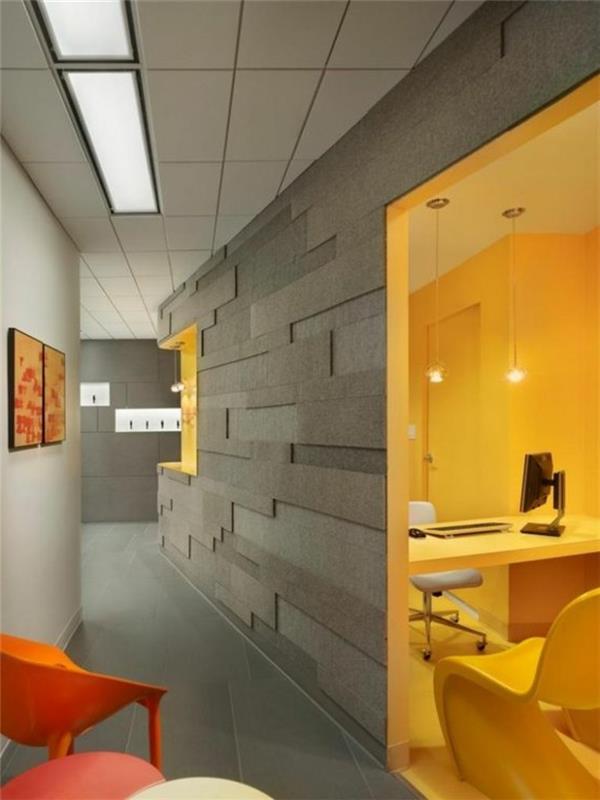 1-pisarniška-dekoracija-z-dekorativno-panelno-stensko dekoracijo-pisarniški prostor