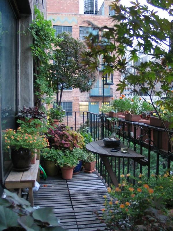 1-maža terasa-stalas-gėlių sodas-idėja-sutvarkyti-mažą erdvę