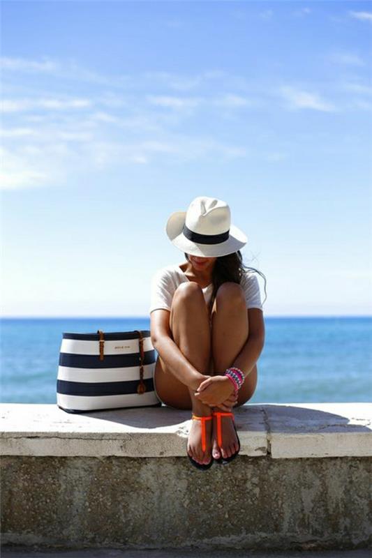 1-şık-plaj çantası-mavi-beyaz-çizgili-plaj şapkası