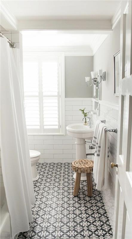 1-siyah-beyaz-banyo-siyah-beyaz-mozaik-döşemeli-banyo-modelleri