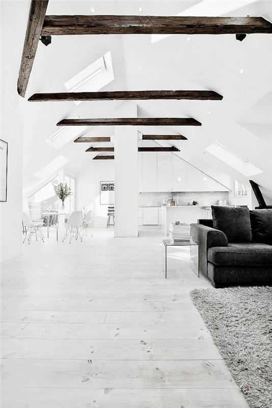 1-dnevna soba-s-masivnim lesenim tramom-belim poševnim stropom-v-nagnjenem stanovanju