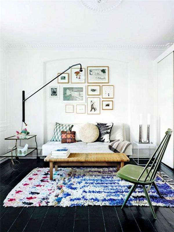 1-modernus-svetainė-juodas muilas-parketas-kilimas-spalvotas kavos staliukas-svetainė-šviesios medienos
