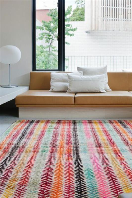 1-maclou-kilim-roche-bobois-bej-kanepe-beyaz-duvarlı-oturma odası