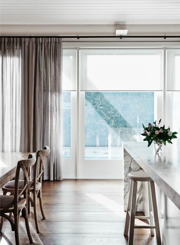 1-stor perde-velux-modern-beyaz-oturma odası-aydınlık-parke-zemin