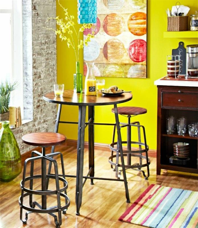 1-yemek masası-sarı-duvar-tuğla-duvar-pencere-dolu-açık renkli-halı