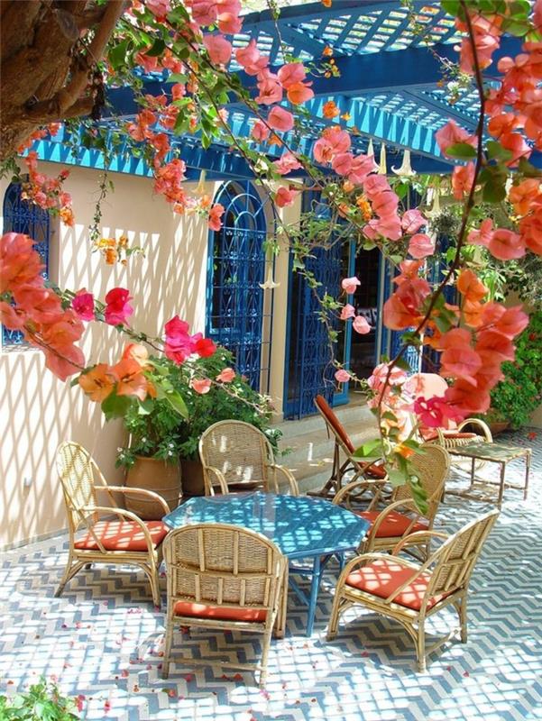 1-bahçe-masa-ve-sandalye-set-masa-ve-sandalye-bahçe-avlu-çiçekli