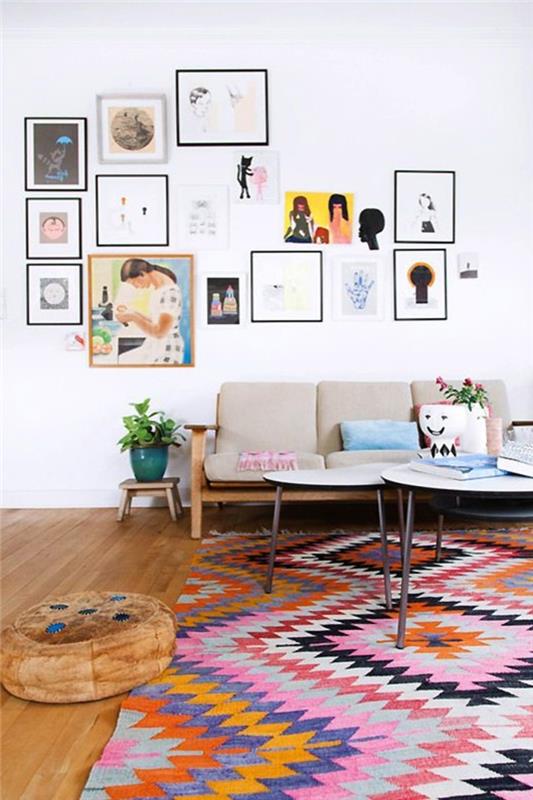 1 spalvingas-gyvenamasis kambarys-kilimas-gyvenamajame kambaryje su freskomis ir gana gražus svetainės kilimas