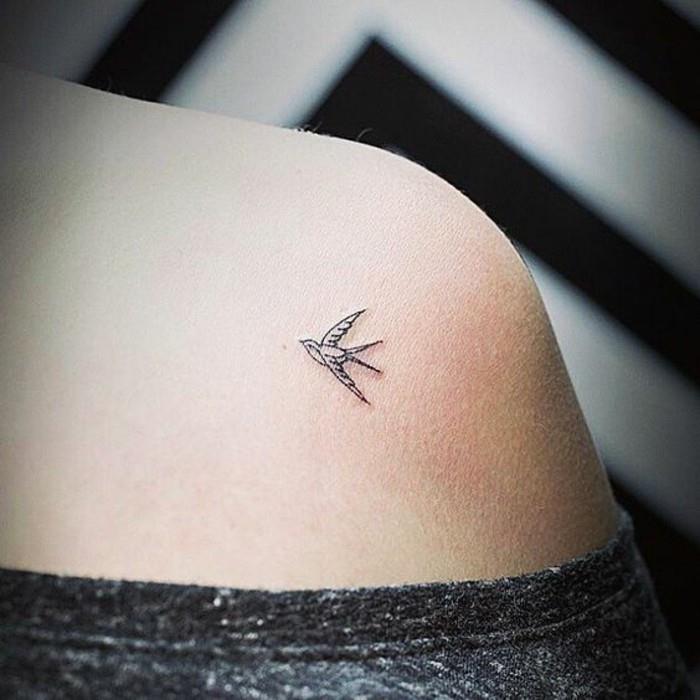1-diskretiška tatuiruotė-moteris-gražiausia-tatuiruotė-moteris-diskretiška tatuiruotė