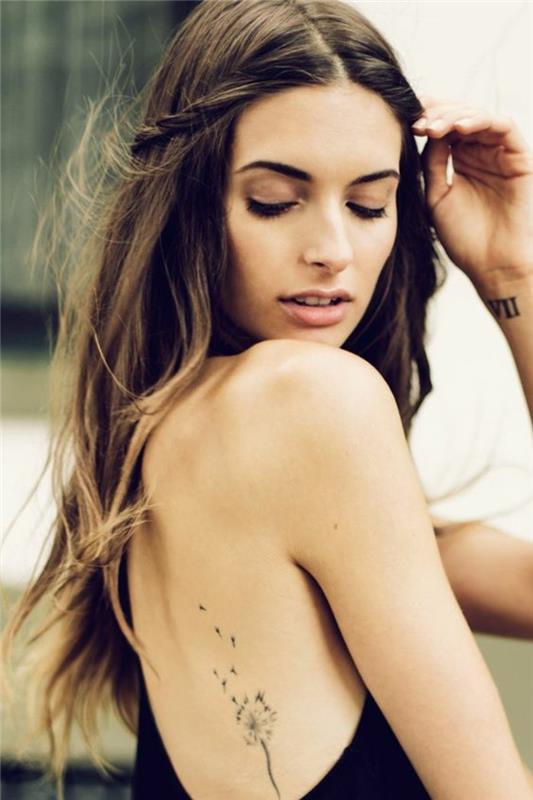 1-diskretiška tatuiruotė-moteris-kiaulpienė-tatuiruotė-moteris-diskretiška-tatuiruotė-moteris