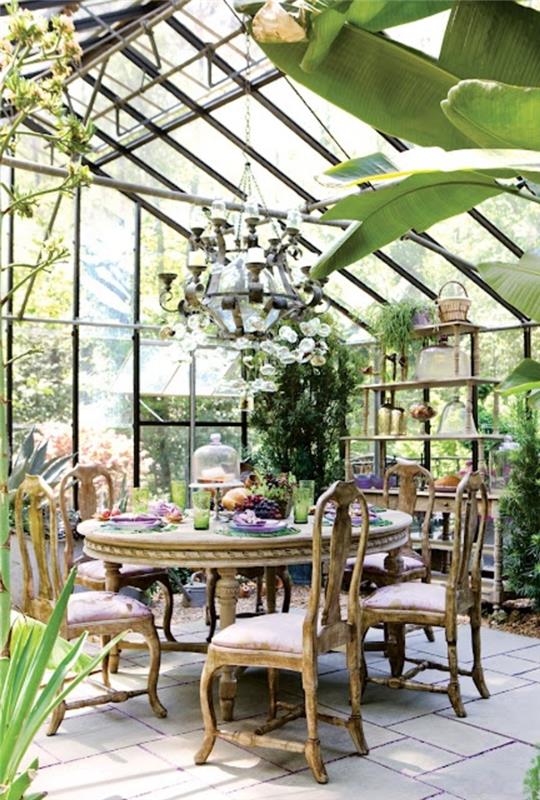 Veranda-cam-duvar-ve-cam-tavan-bir sürü-yeşil-bitki-takım-içinde 1-veranda