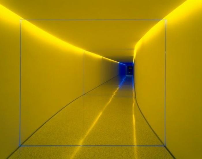 105-Koridor ışıkları. Sarı renk.