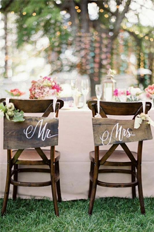 12-ahşap-düğün-sandalye-çiçek-ve-alıntı-nasıl-süsleme-düğün-sandalyeleri
