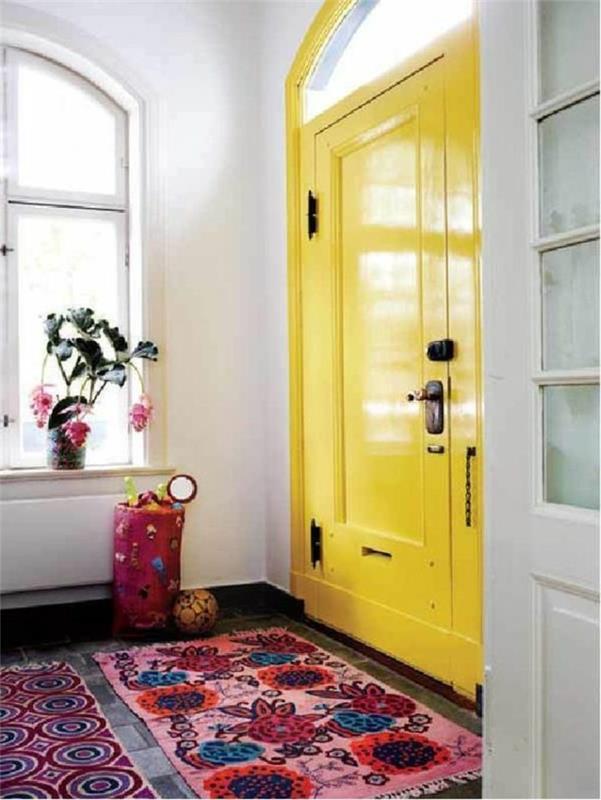 15-deco-koridorius-kilimas-geltonos durys
