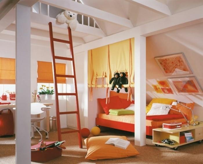 1 miegamasis-vaikas-balti baldai ir apdaila, sukurianti laimingą atmosferą geltonai raudonai oranžinės spalvos