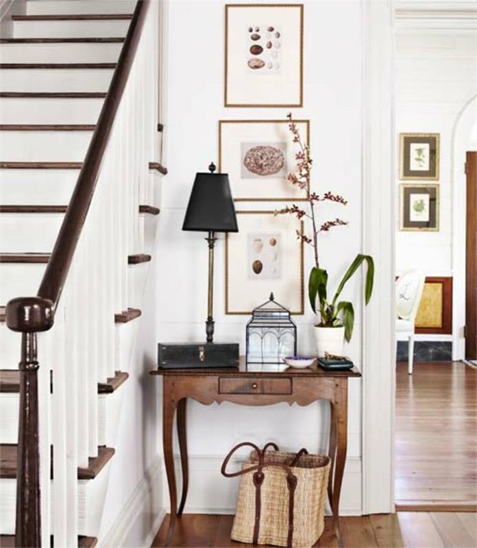 vintage-style-stair-deco-vintage-namizna svetilka-lepa-stenska dekoracija-vintage-lantern-small-table