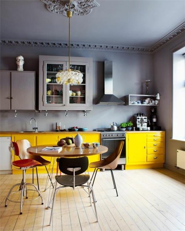güzel-tasarım-taupe-mutfak-boya-sarı-mutfak-mobilya-atmosferi-aydınlatır