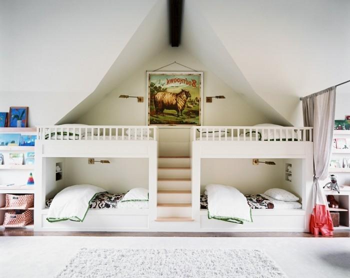 klasikinis-baltas-vaiko miegamasis-tapyba-dviaukštės lovos-rafinuotas dekoras