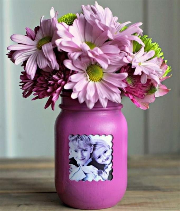 1 Ką daryti su stikliniais jogurto puodeliais-nuotraukų rėmeliais-vazomis-šviežiomis gėlėmis, dažytomis ožkomis