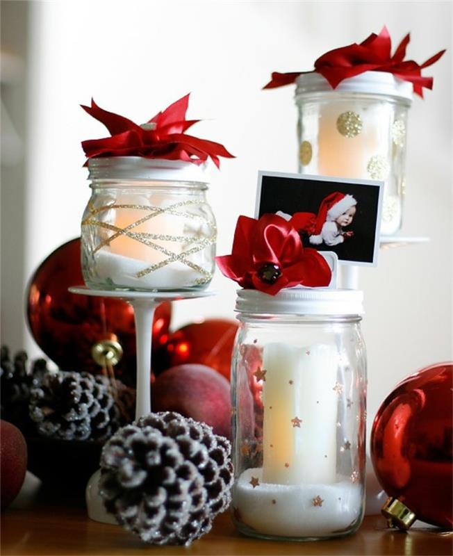 1 Ką daryti su Kalėdų dekoratyviniais stikliniais jogurto puodais su raudonomis juostelėmis-pušies kūgiais