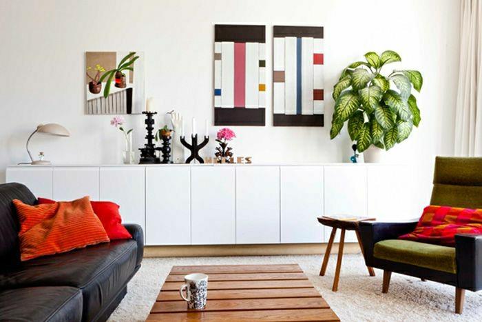 2-bahut-conforama-cheap-in-light-wood-in-in-in-room-with-white-wall-and-black-sofas-orange-pagalvėlės