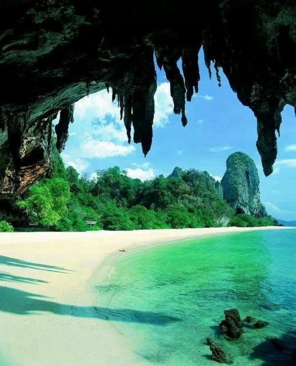 2-beautiful-view-beach-tajska