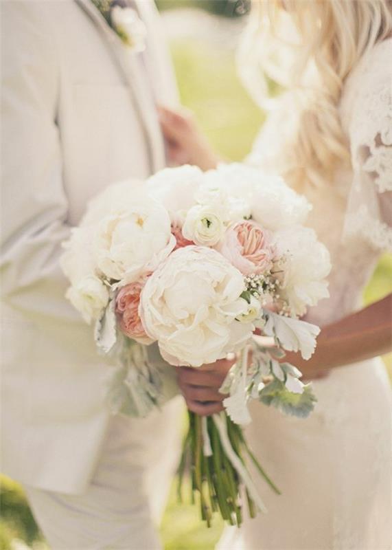 original-pretty-couple-bridal-bouquet