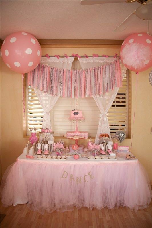 2-çocuk-doğum günü-tatlı-barbie-doğum günü-kek-ve-pembe-dekorasyonu