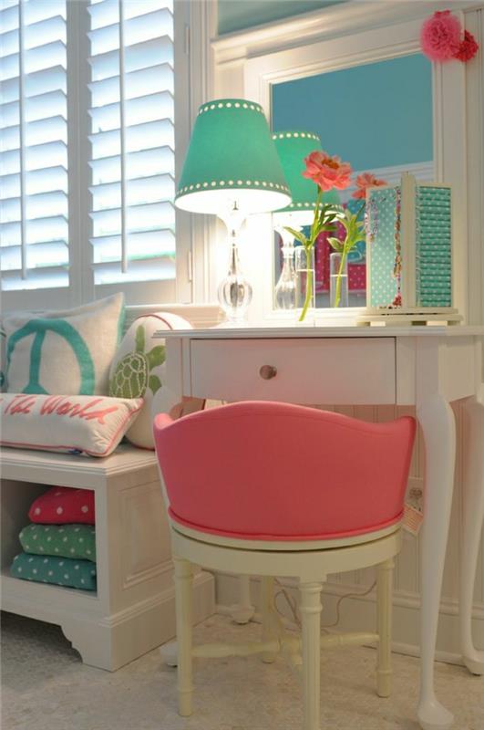 2 miegamųjų-deko-mergina-kėdė-šviesiai rožinės spalvos baldai šviesiai spalvotomis spalvomis