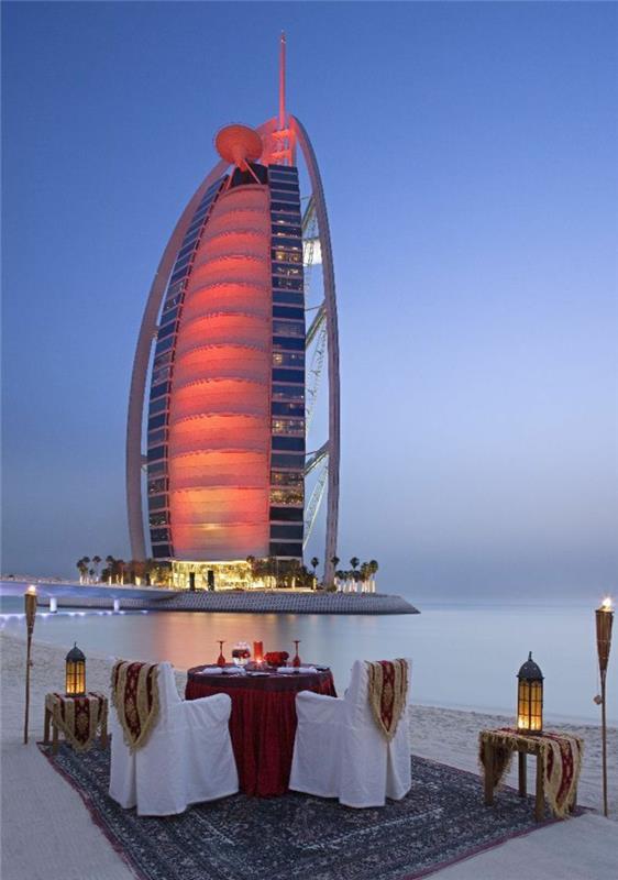 2-dünyanın en yüksek-gökdelenleri-burj-al-arab-dubai-bulutlarda-dünya-inşa-restorantı