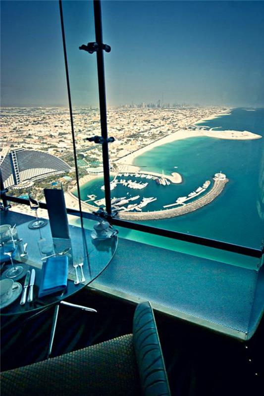 Muhteşem manzaralı-dünyanın-en yüksek-gökdelenleri-burj-al-arab-dubai-restoran-iç mekanı